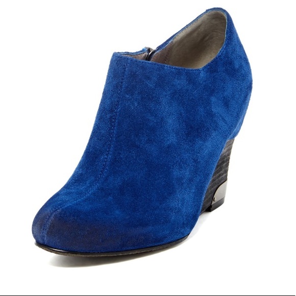 VINCE CAMUTO ‘HAMIL’ BLUE SUEDE WEDGE BOOTIE - Picture 3 of 9